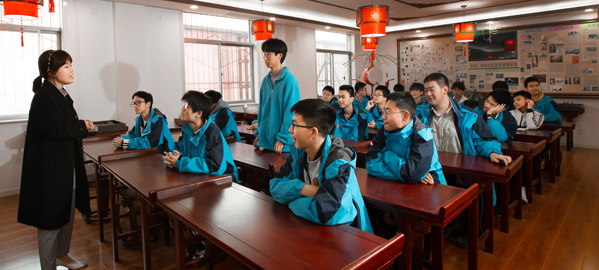新城 分类教学，因材施教，采取“一类一方案、一人一目标”的教学方法