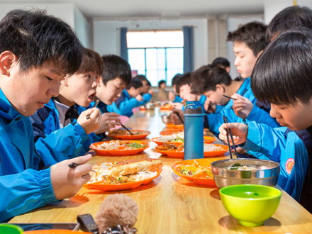 新城学生用餐