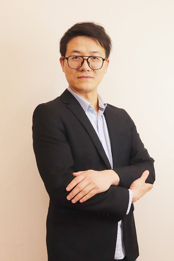 新城李林科 本科学历,毕业于西安石油大学