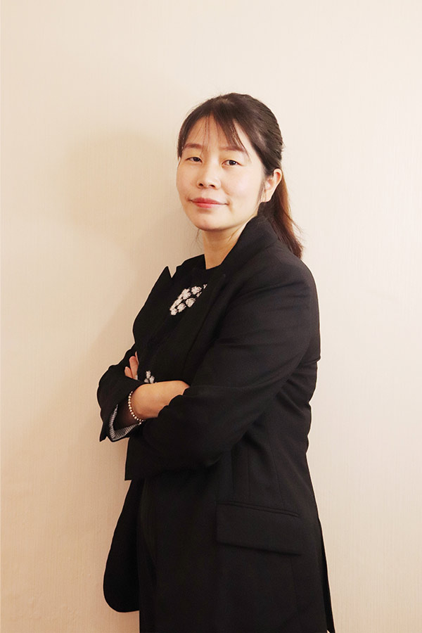 新城吕瑶 本科学历,毕业于陕西师范大学
