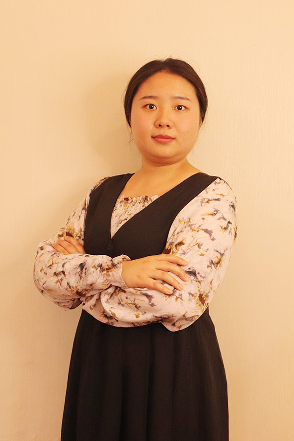 新城何爱玲 本科学历，优秀班主任