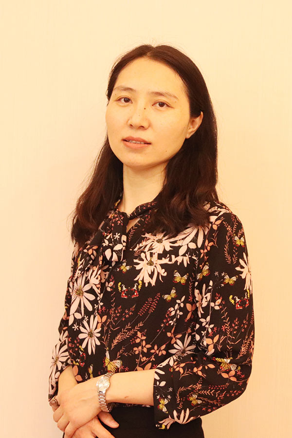 新城王晓娜 研究生学历,毕业于华南师范大学